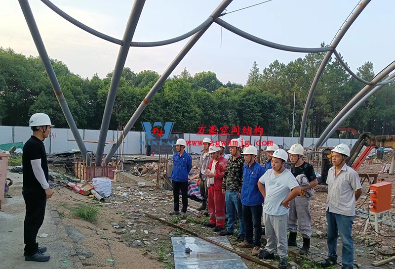 寧波諾丁漢大學(xué)室外運(yùn)動(dòng)場地改擴(kuò)建項(xiàng)目膜結(jié)構(gòu)工程火熱施工中