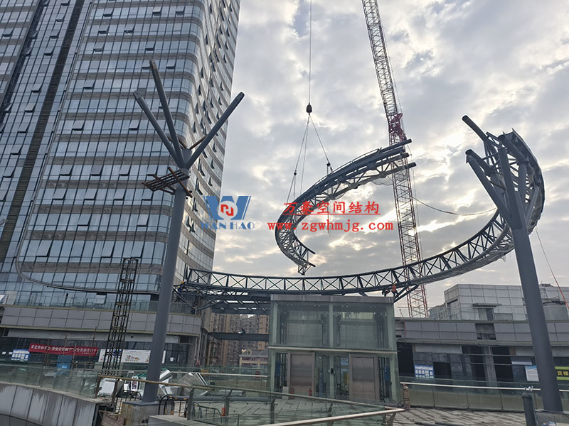 明宇廣場(chǎng)6號(hào)地塊商業(yè)（萬達(dá)廣場(chǎng)）改造項(xiàng)目鋼膜結(jié)構(gòu)ETFE蓋頂天幕工程火熱施工中