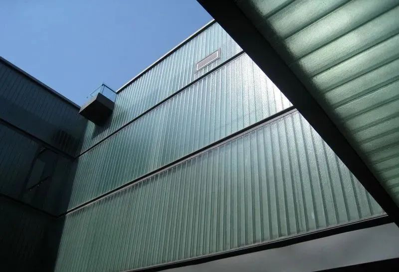 U型玻璃 — 透光不透景的朦朧美 U型玻璃 — 透光不透景的朦朧美