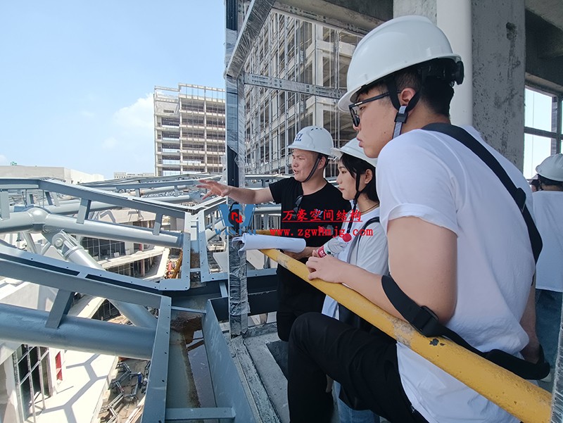 嘉興長安里ETFE氣枕鋼膜結(jié)構(gòu)頂棚工程現(xiàn)場學習觀摩會 嘉興長安里ETFE氣枕鋼膜結(jié)構(gòu)頂棚工程現(xiàn)場學習觀摩會