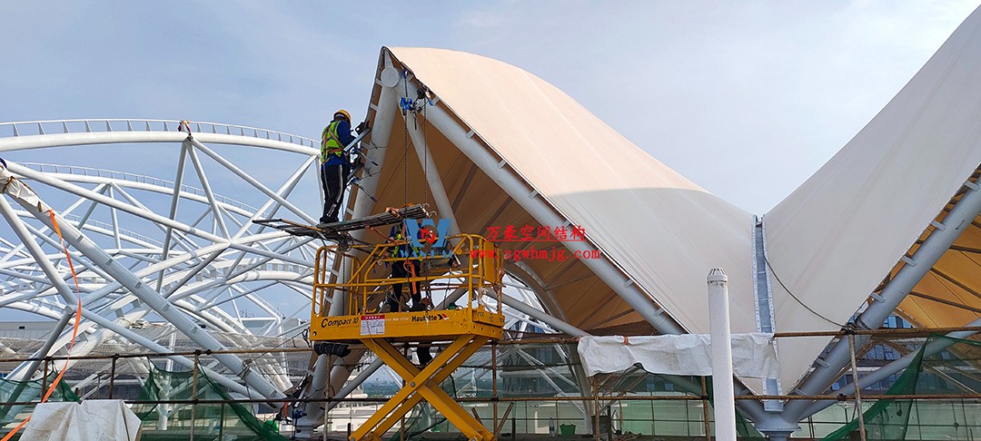 施工加速，這個PTFE膜結構天幕即將完工！