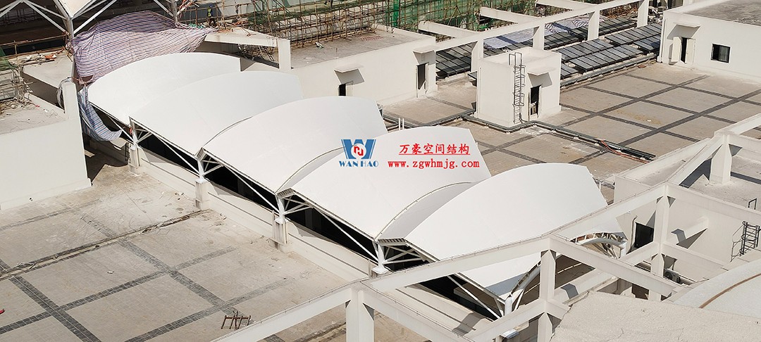 海南醫(yī)學(xué)院第一附屬醫(yī)院江東新院區(qū)連廊天幕順利完工 海南醫(yī)學(xué)院第一附屬醫(yī)院江東新院區(qū)連廊天幕順利完工