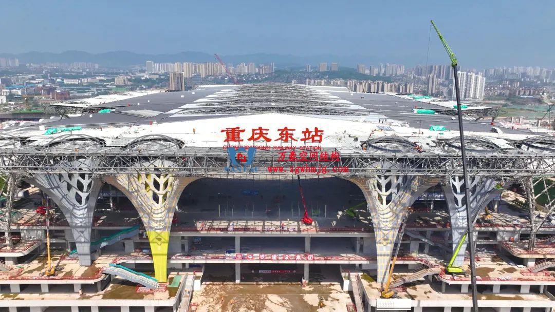 提檔提速,ETFE氣枕膜結構天窗正在火熱施工安裝中 提檔提速,ETFE氣枕膜結構天窗正在火熱施工安裝中