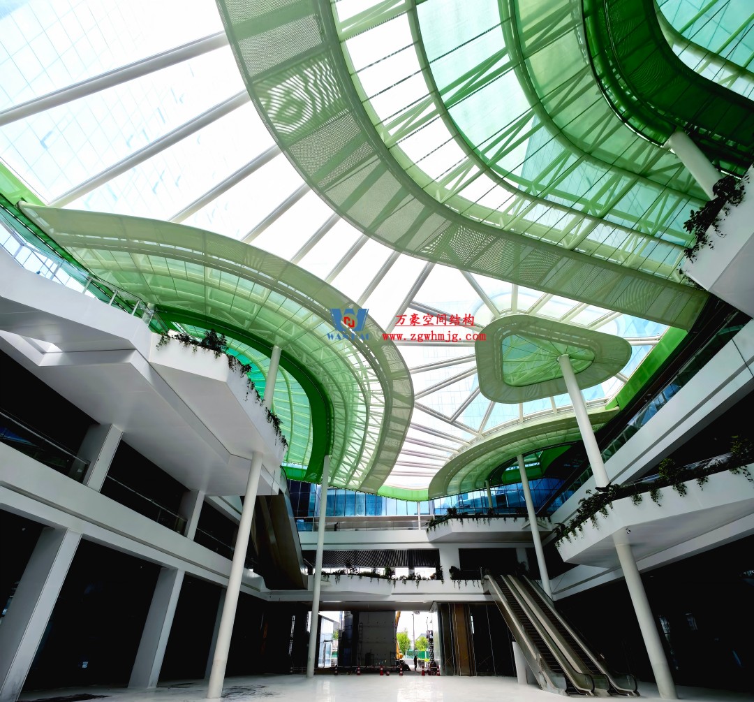 在中庭種一片鋼膜結構的“森谷” 在中庭種一片鋼膜結構的“森谷”