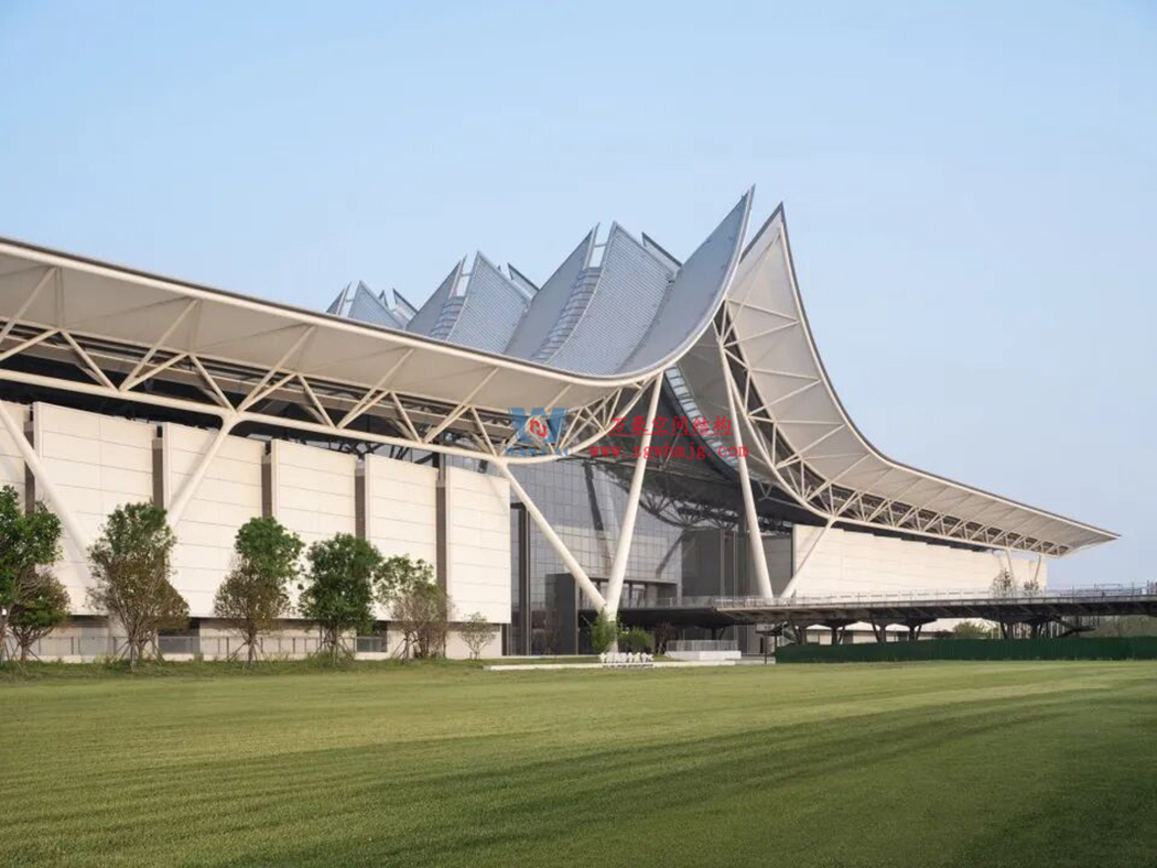 中原會展二期竣工！浙江萬豪集團(tuán)助力打造城市巨型天幕