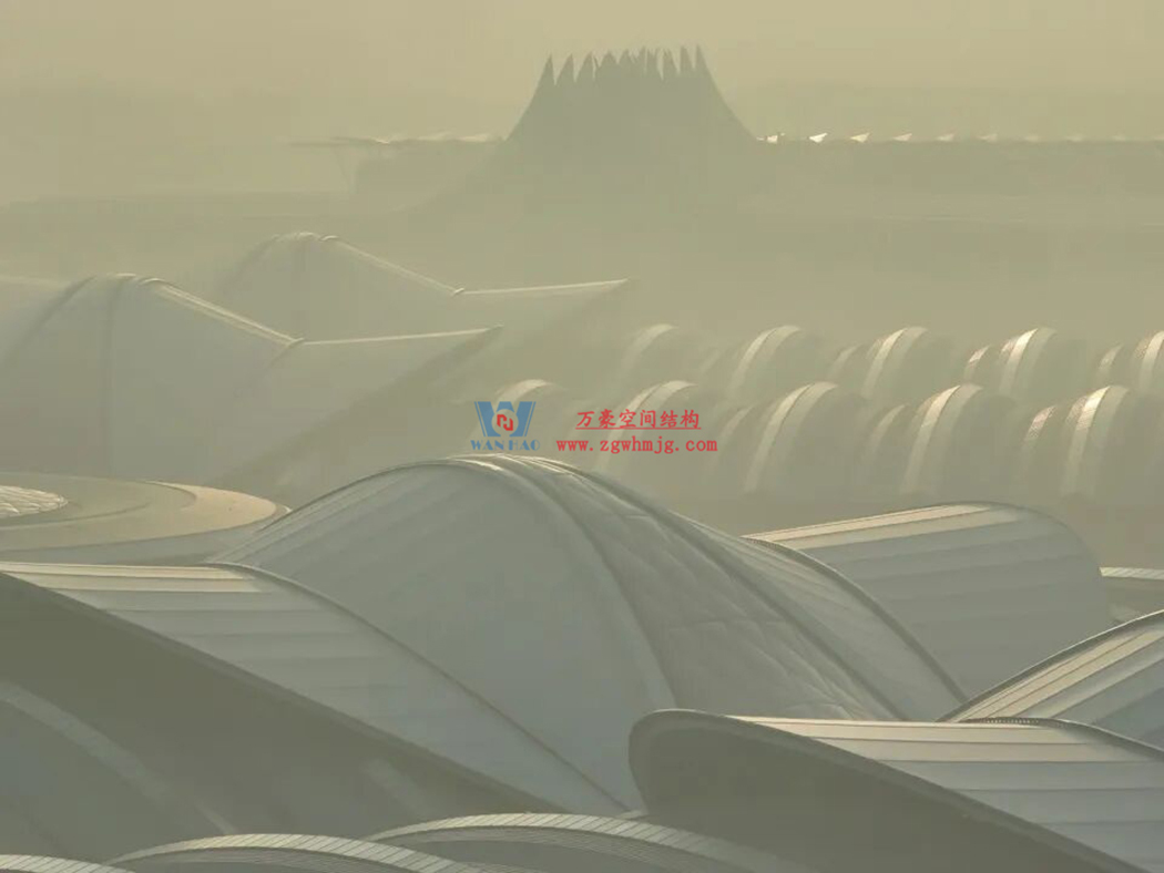中原會展二期竣工！浙江萬豪集團(tuán)助力打造城市巨型天幕