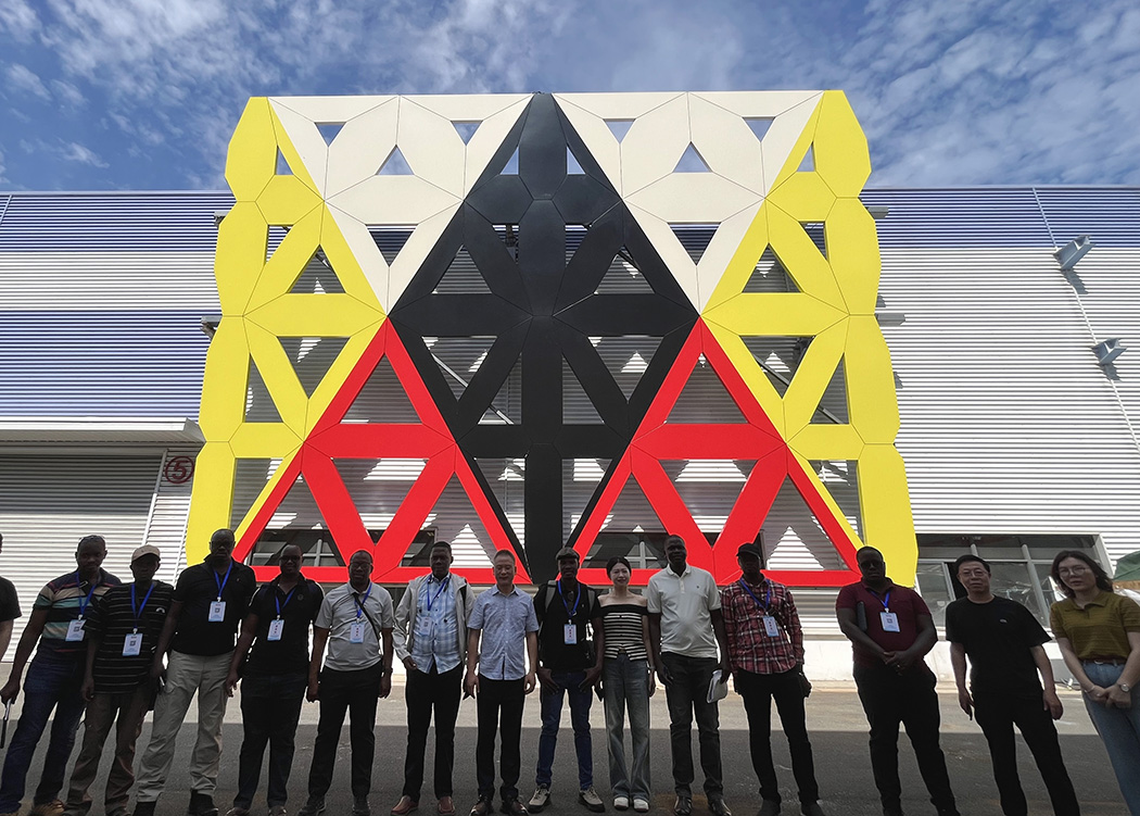 跨越山海，聚力共贏｜烏干達(dá)曼德拉國(guó)家體育場(chǎng)貴賓團(tuán)蒞臨浙江萬(wàn)豪集團(tuán)考察指導(dǎo)