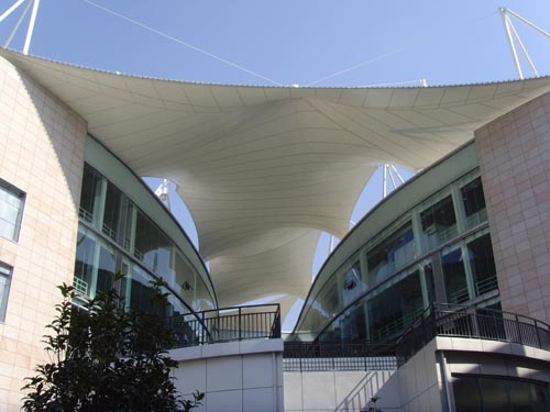 張拉膜結構是什么？張拉膜結構設計需要考慮哪些問題