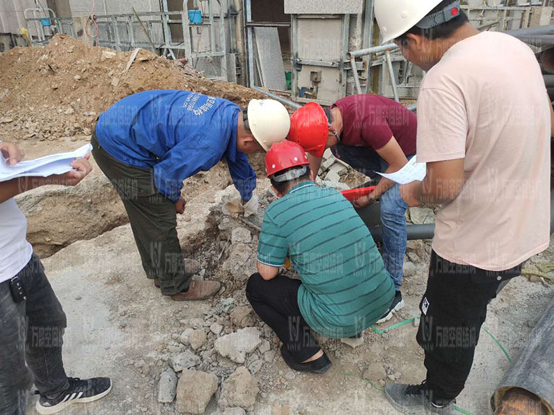 新泰卓越·財富廣場膜結構項目鋼結構開始安裝