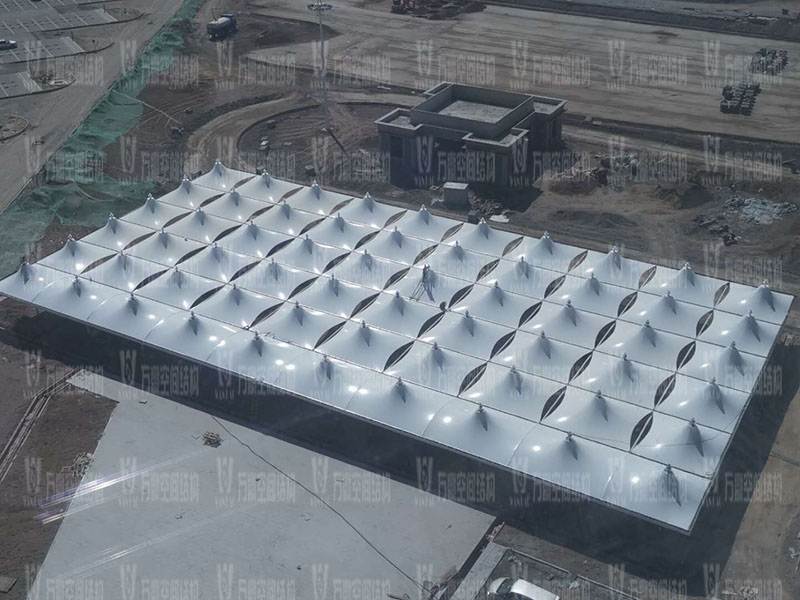 烏蘭縣茶卡景區旅游扶貧基礎設施項目（二期）膜結構工程A1區膜結構安裝完成