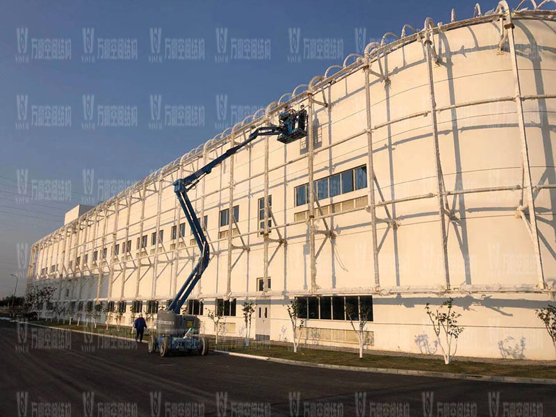 寧波益富樂科技有限公司新廠房外立面PTFE膜結構項目鋼結構接近尾聲