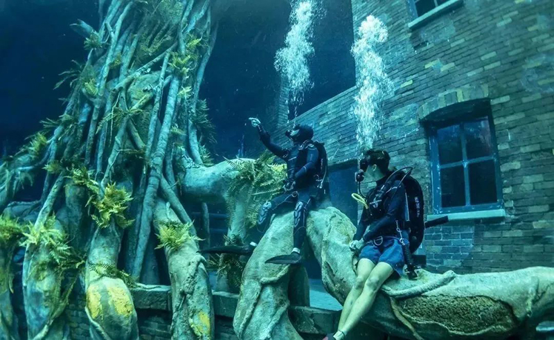 世界最深泳池，深入地下60米